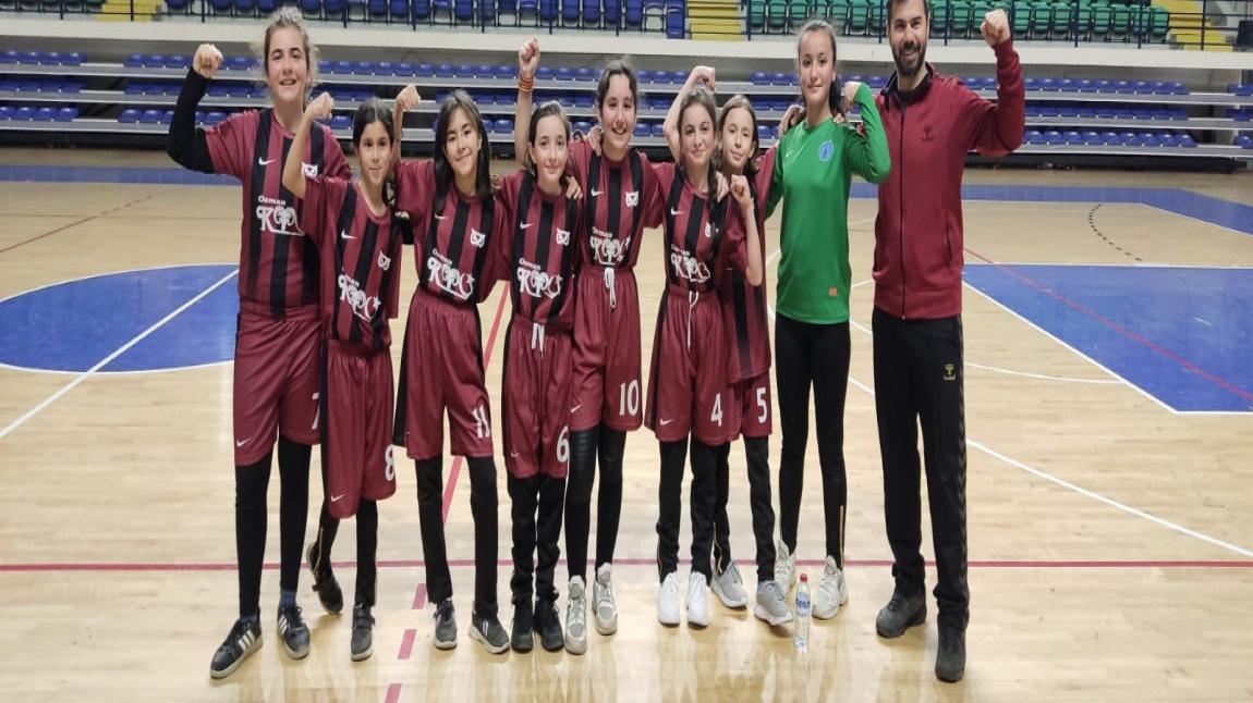 Küçük Kızlar Futsal Müsabakalarında Okul Takımımız İl İKİNCİSİ Oldu